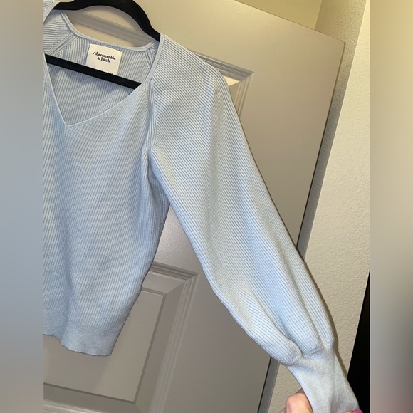 Abercrombie Light Blue Sweater XS super soft with balloon sleeves - Picture 2 of 2